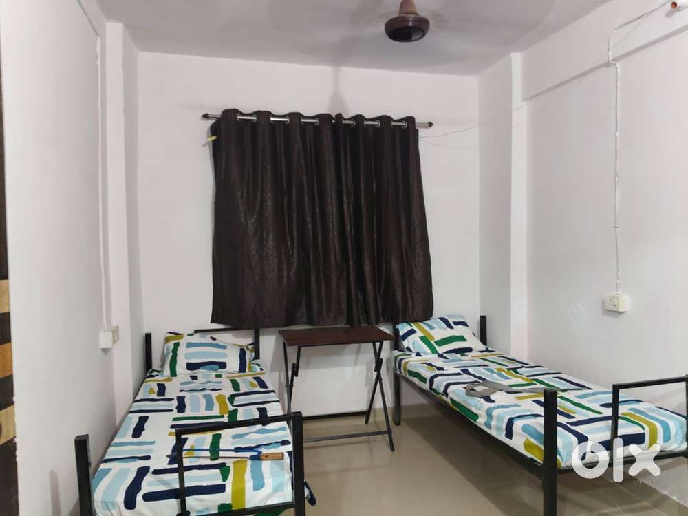 Good location no brokrage pg in airoli sect 20