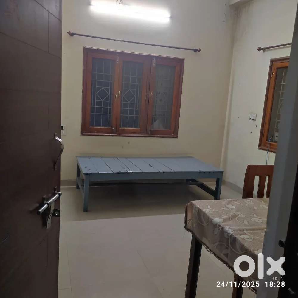 FURNISHED ROOM ATECHED TOILET PRIME LOCATION IN  WRIGHT TOWN