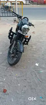 Royal Enfield bullet classic bs3 in showroom track