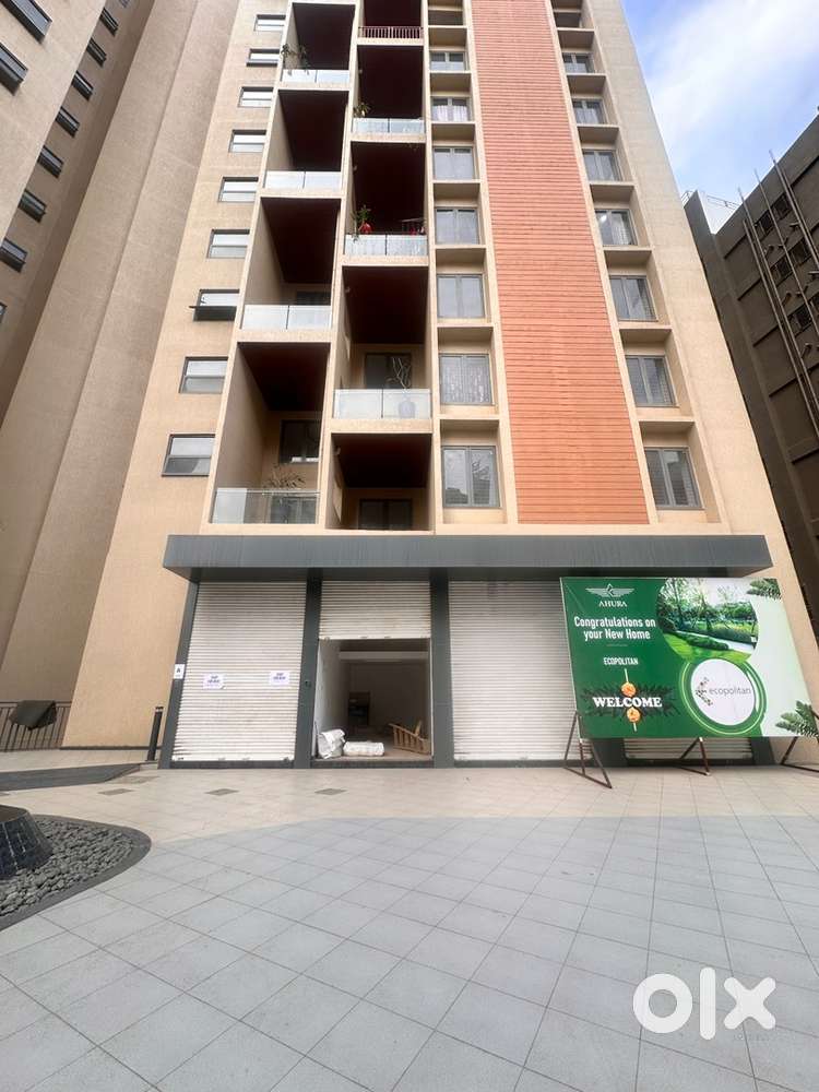 Ready possession ground floor shop available for rent