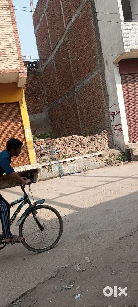 Plot kila road bhind m h light or pani or 45 feet rcc road ki h samne