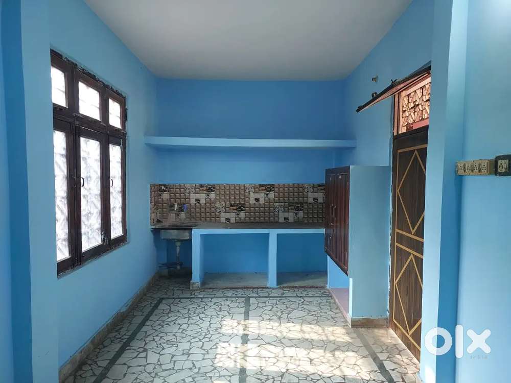 3 SPACIOUS ROOMS WITH HALL, BALCONY & GALLERY ARE AVAILABLE FOR RENT