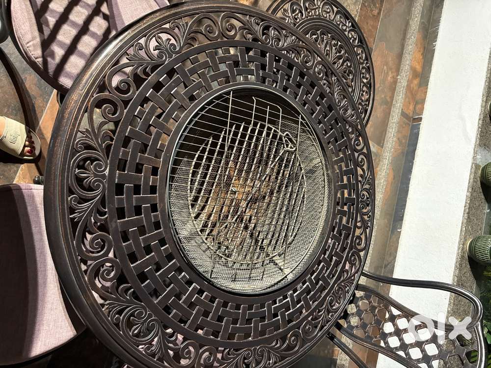 Barbecue table with ice bucket