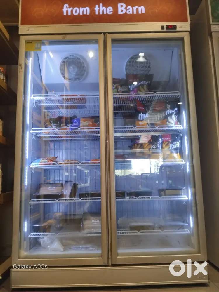 UPRIGHT GLASS DOOR FREEZER
