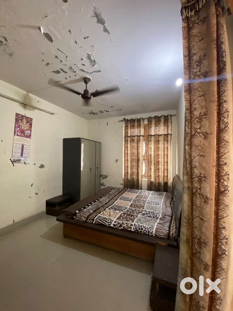 room for girls and married couples