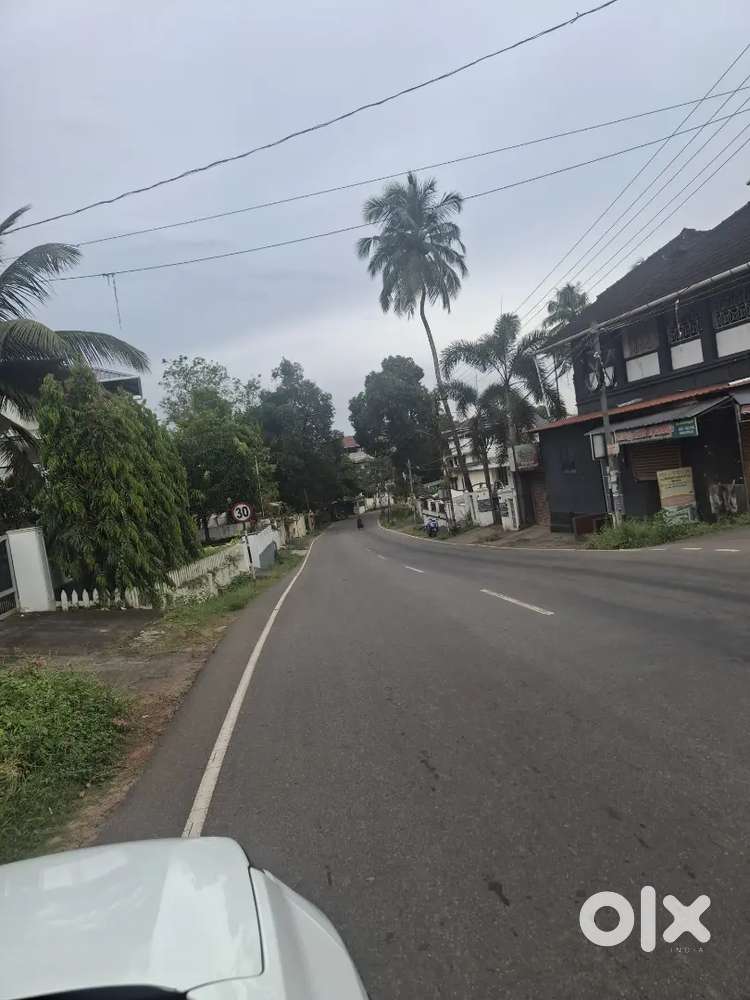 Commericel building in aranntukkara 95 lakh