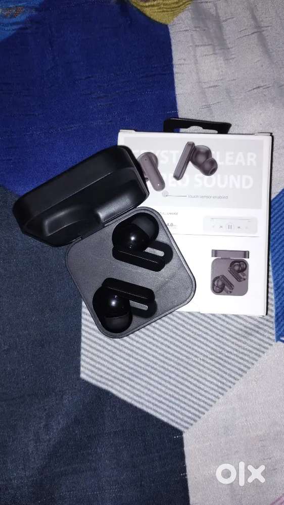 True wireless earbuds