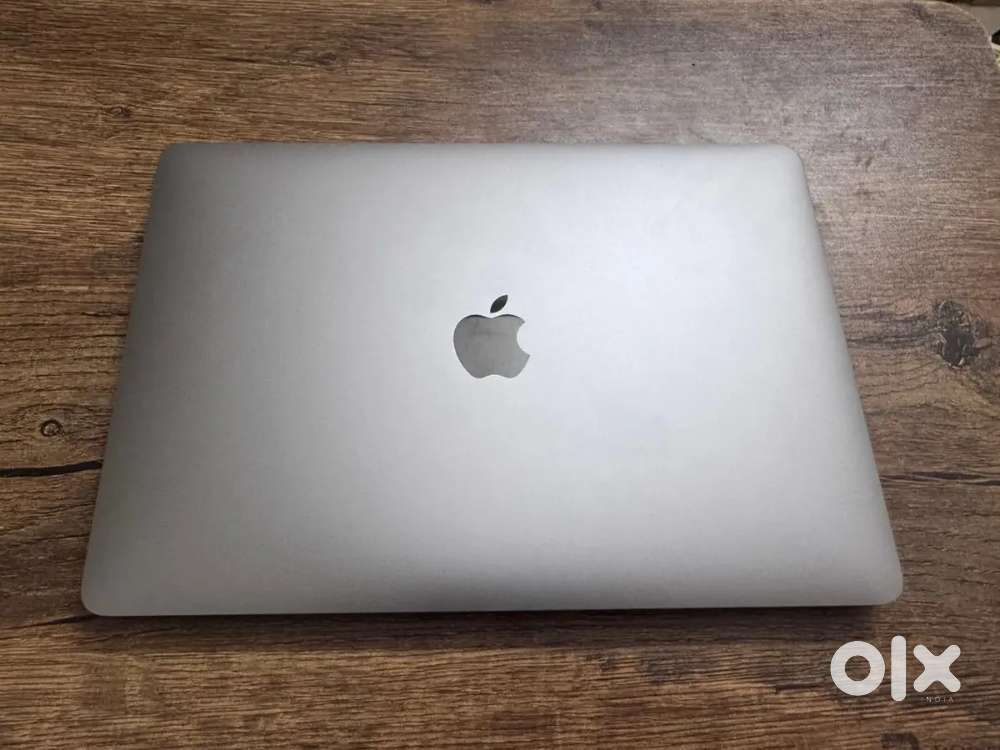 Selling MACKBOOK AIR