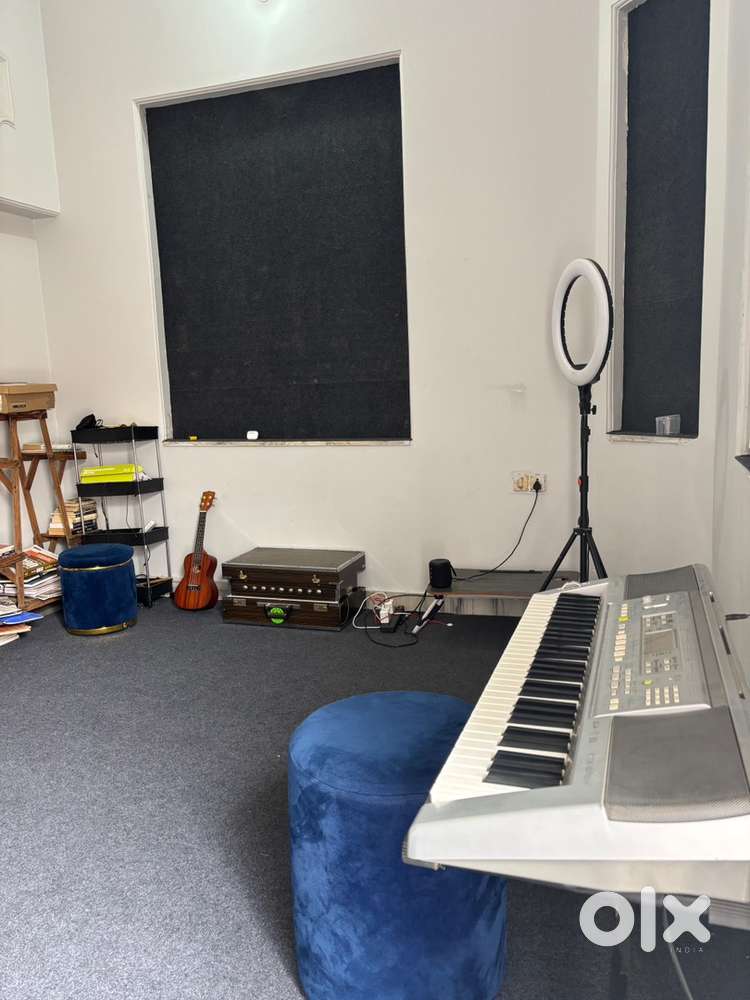 Room For Artists, Students, Travellers & Working Professionals