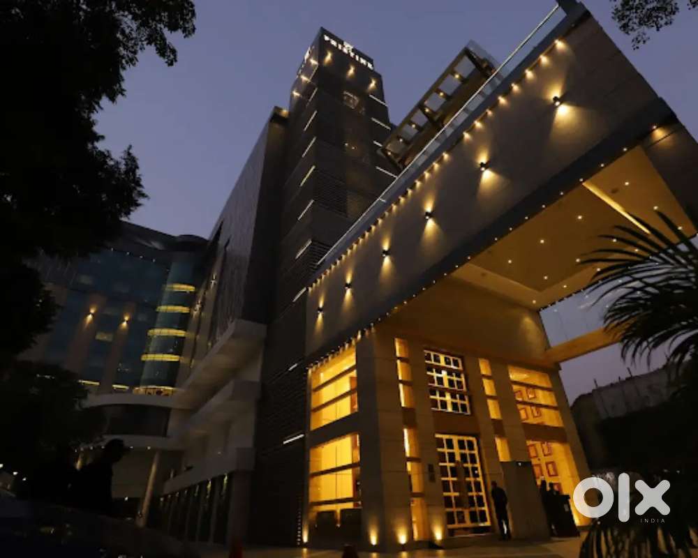 होटल में  काम करने के लिए पुरुष और महिला दोनों आवेदन कर सकते हैं !!