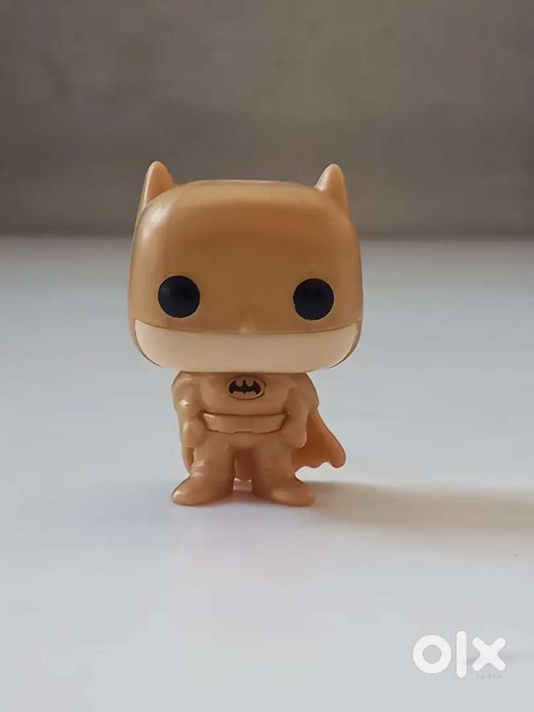 KINDER JOY GOLDEN BATMAN