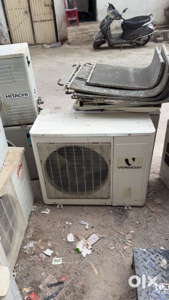Old nd dead ac’s, buyer here. Call me
