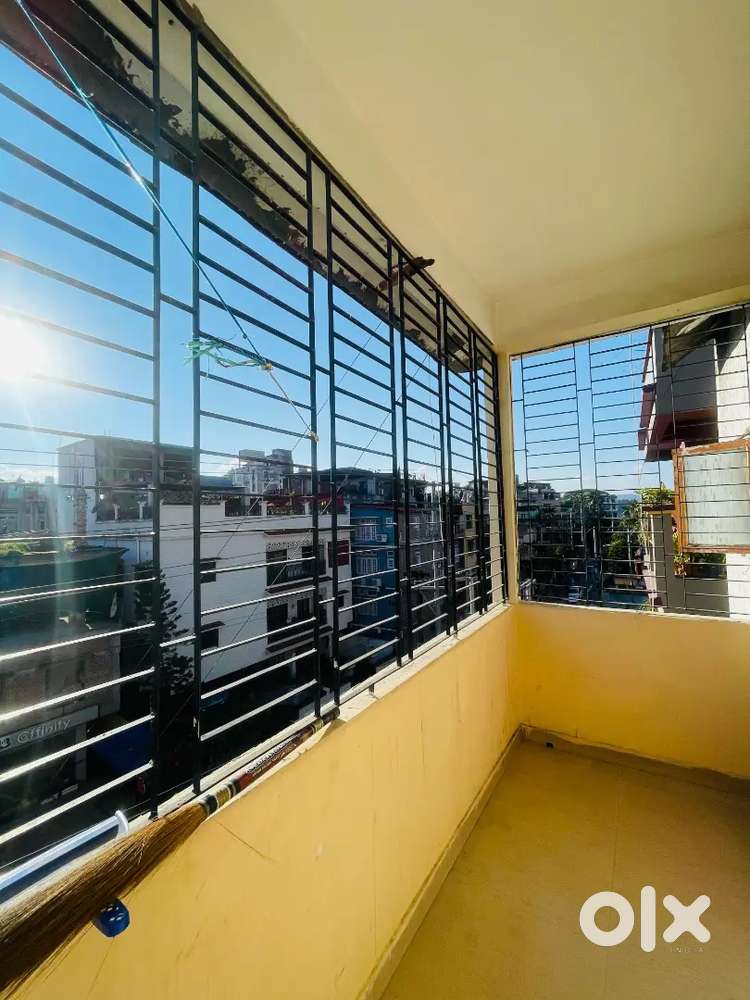 Single room available in 2bhk flat/ sharing