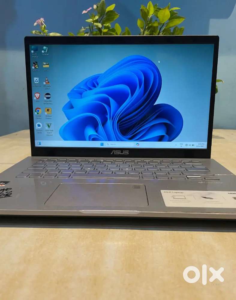 Laptop 8GB RAm 256 GB SSD (expandable) 2GB graphic card