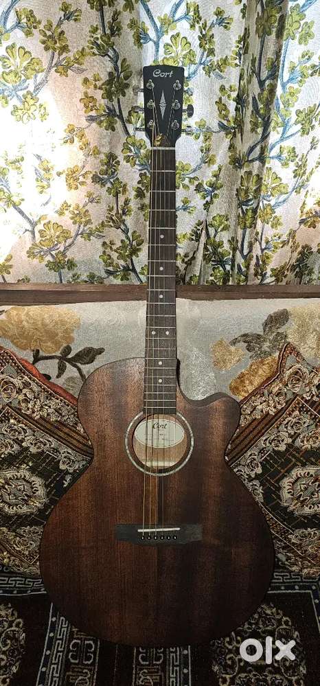 Guitar brand Cort in excellent condition - Indonesia made