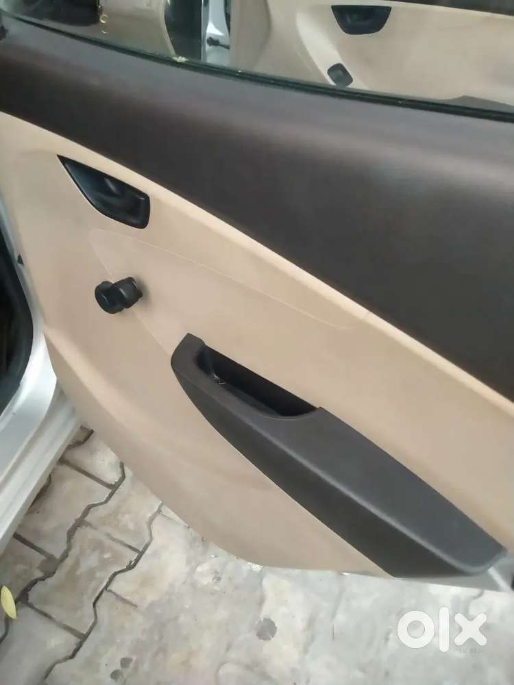 Hyundai EON 2013 Petrol Good Condition new battery center lock ac heat