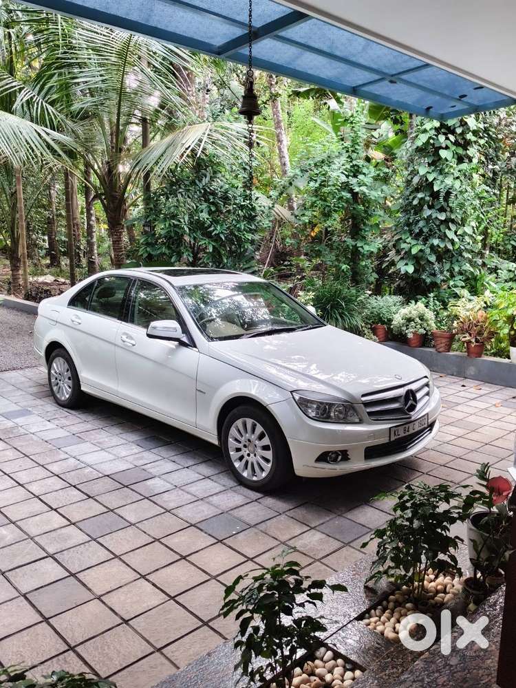 Very less kms driven,very well maintained Mercedes C200 Petrol
