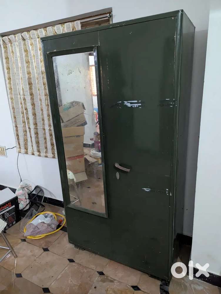 Antique Metal Almirah - 6ft wardrobe