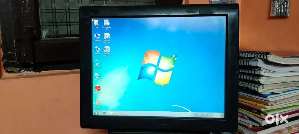 PC windows 7 with SSD with LCD with sound speaker inbuilt 2GB ram
