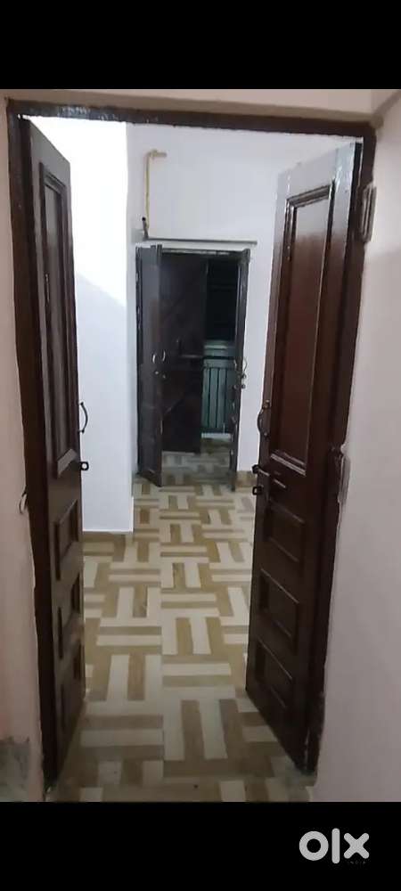 Floor for rent l