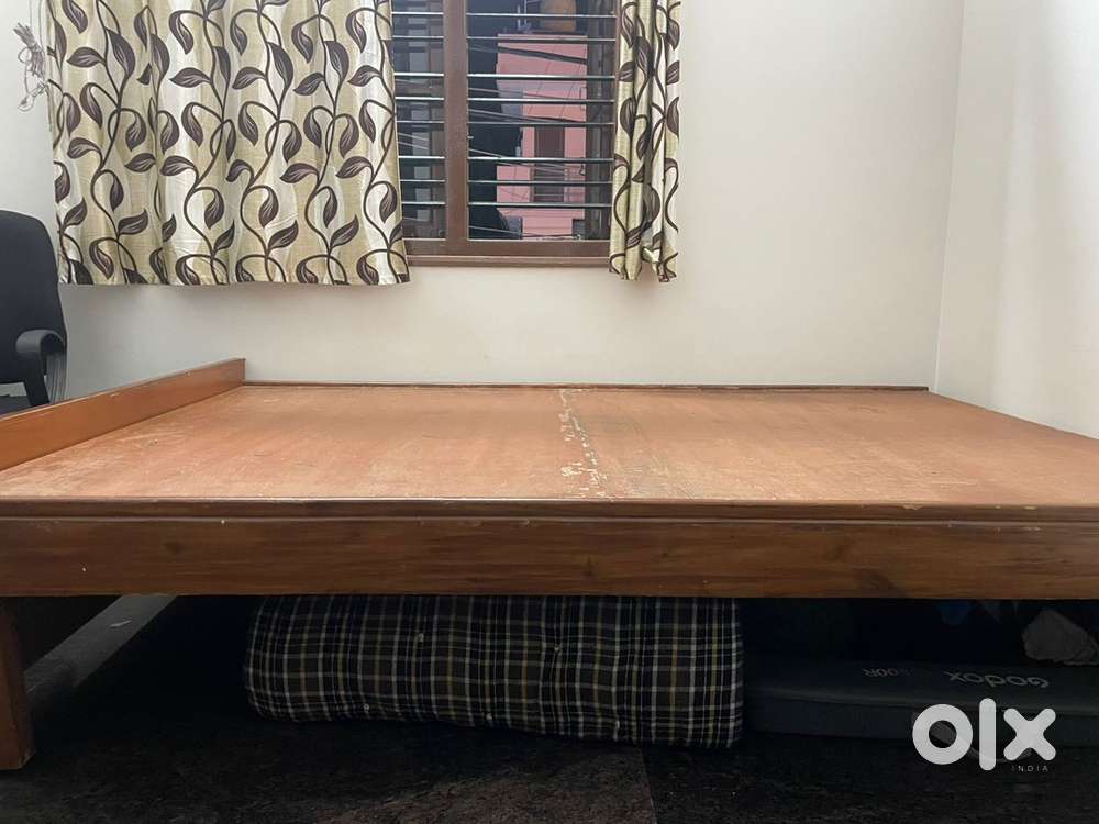 Teak wood double cot for sale