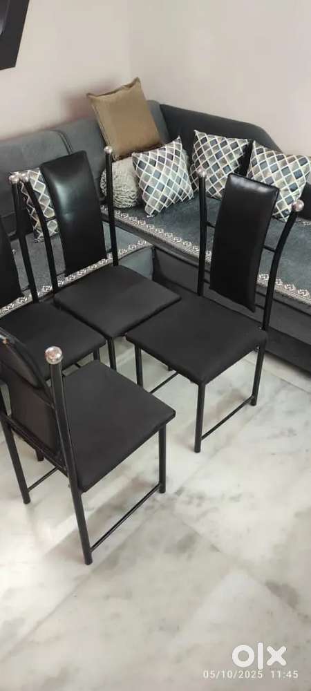 Set of 4 chairs.