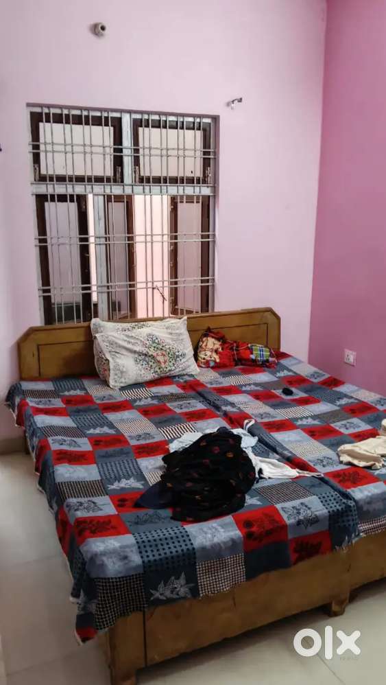 Room' mate only girls