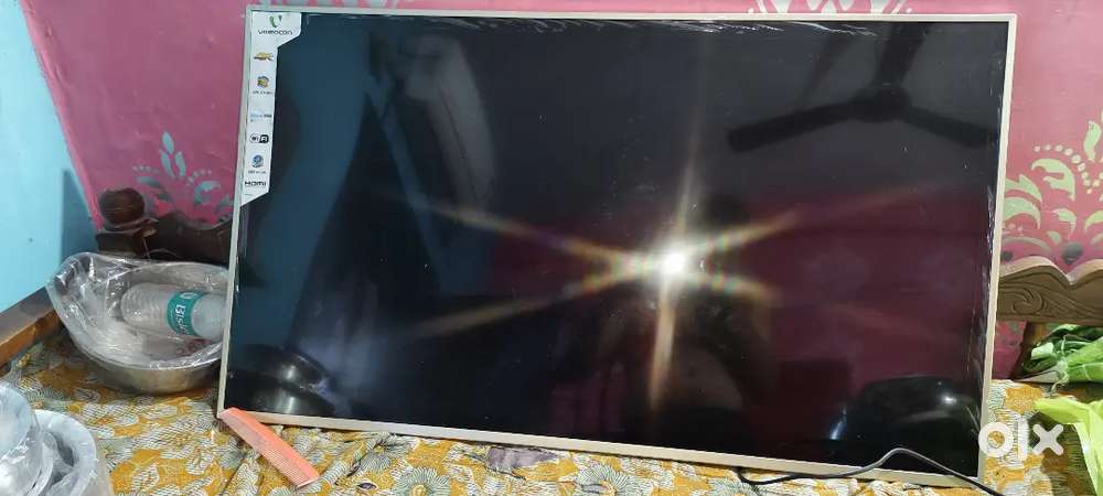 Videocon 50 inches 4k uhd smart tv Good working back body smal dammage