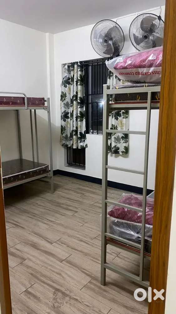 Rs.4800/- GIRLS SHARE ROOM FOR RENT OPPOSITE VANITHA THEATER EDAPALLY