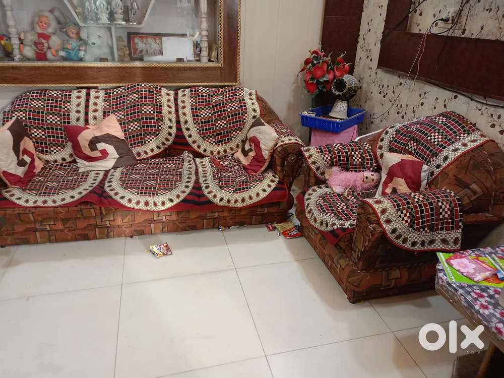 Sofa set with table