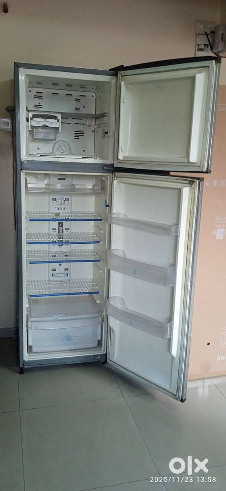 Samsung company, Double door fridge, 15 yr old want to sell