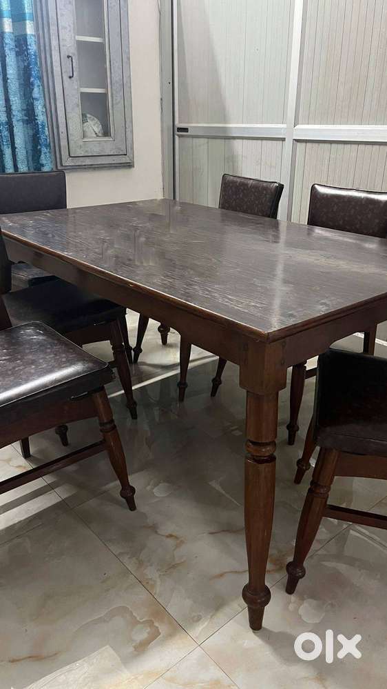6 Seater Wooden Dinning Table Good Condition