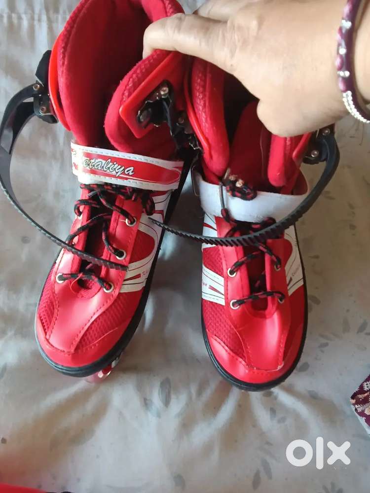 Skate shoes good condition new hai