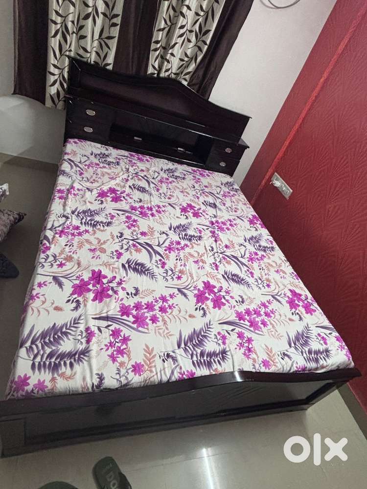 King size bed and cot excelent condition