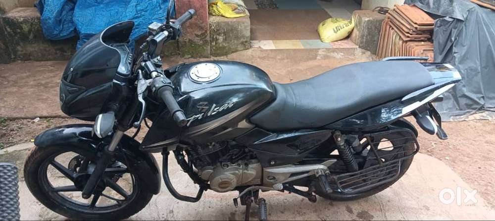 Black pulser 150cc in mint condition