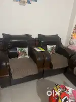 Kisi ko sofa chaiye to le sakta h condition acchi h sofe ki