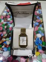 Men wrist Watch Golden new touch