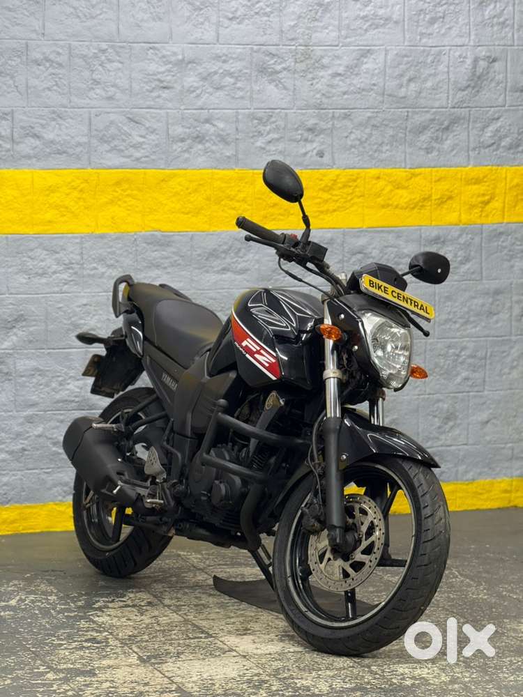 YAMAHA FZ (2752)