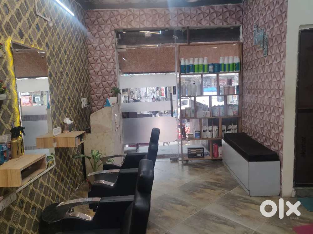 Salon  sell 2.5 lakh