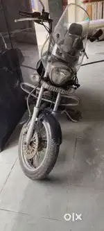 Good Bike, and good mileage, one handed drive