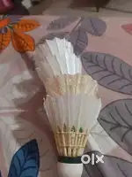 YONEX Feather shuttle