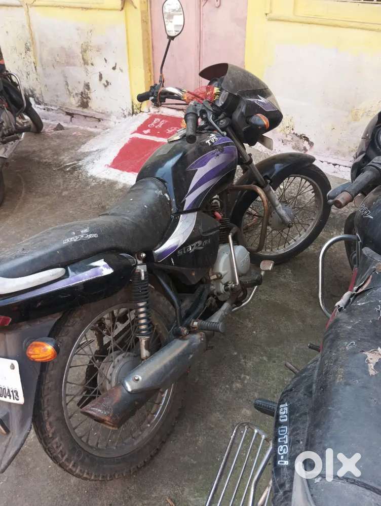 Gadi rakhne ki jagah nhi hai isliye bech rahe