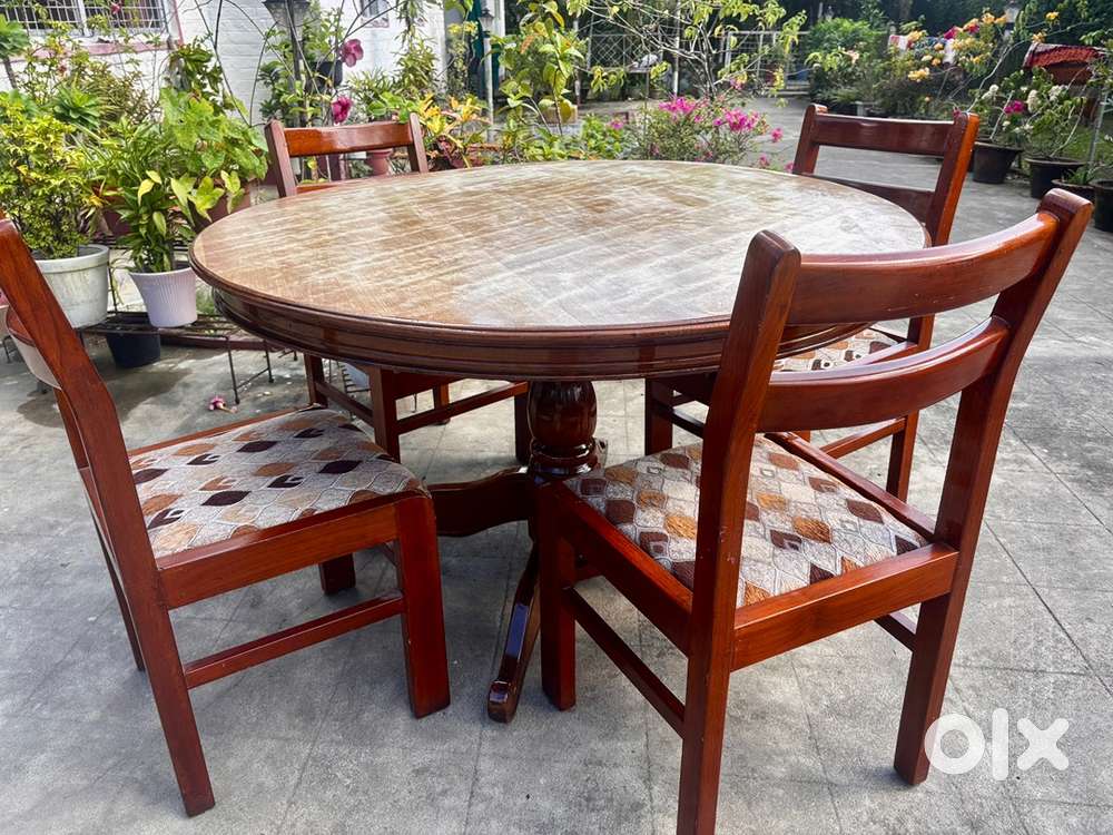 4 seater dinning table