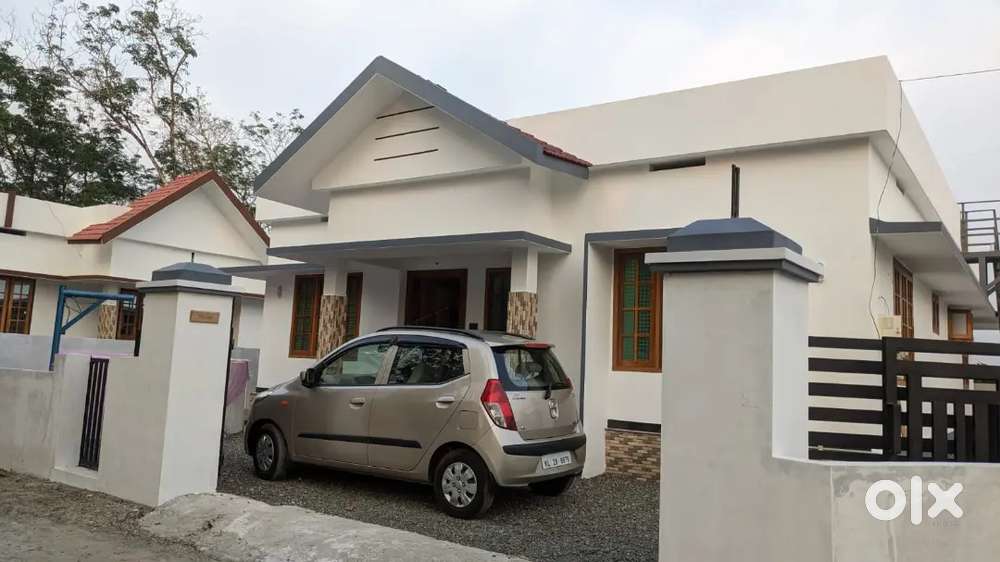 Njaliyakuhzi - Ponganthanam - 7 Cent , 1200 Sqft , 3 Bed Room House