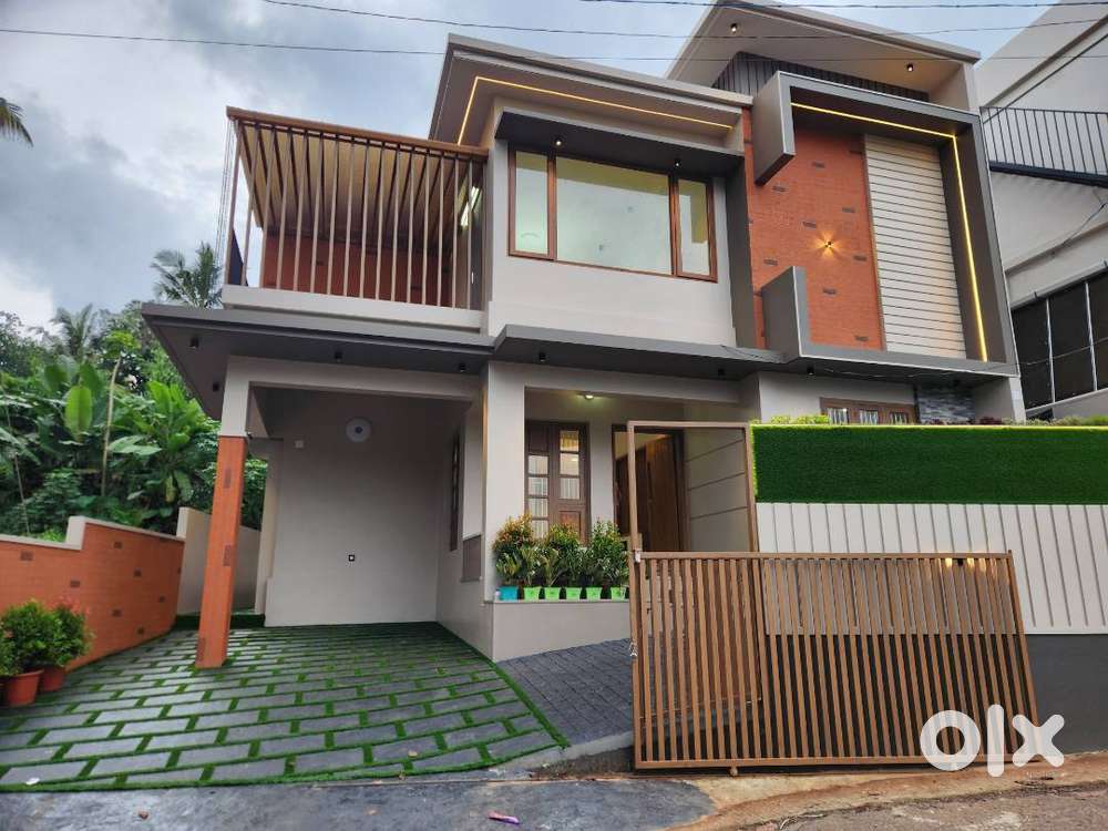 HOUSE FOR SALE AT PUKKATTUPADY,THEVAKKAL