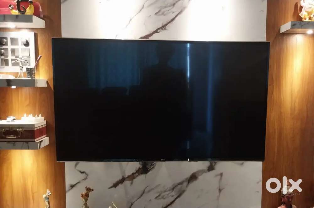 50 Smart LED TV LG make 3 years old
