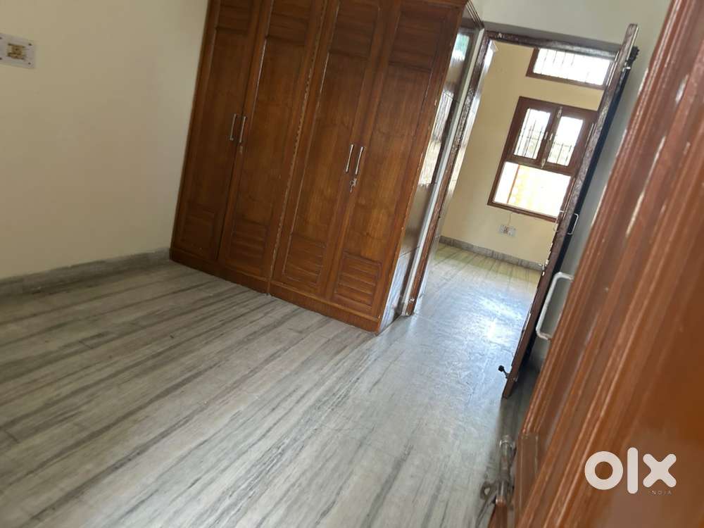 2 bhk top floor for rent(only for family)