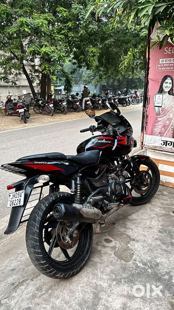 Pulsar180F brand new condition with insurance and pollution