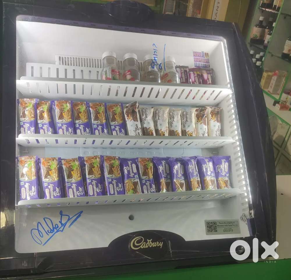 अलंग स्टीमर के फ्रीज बेचने हे