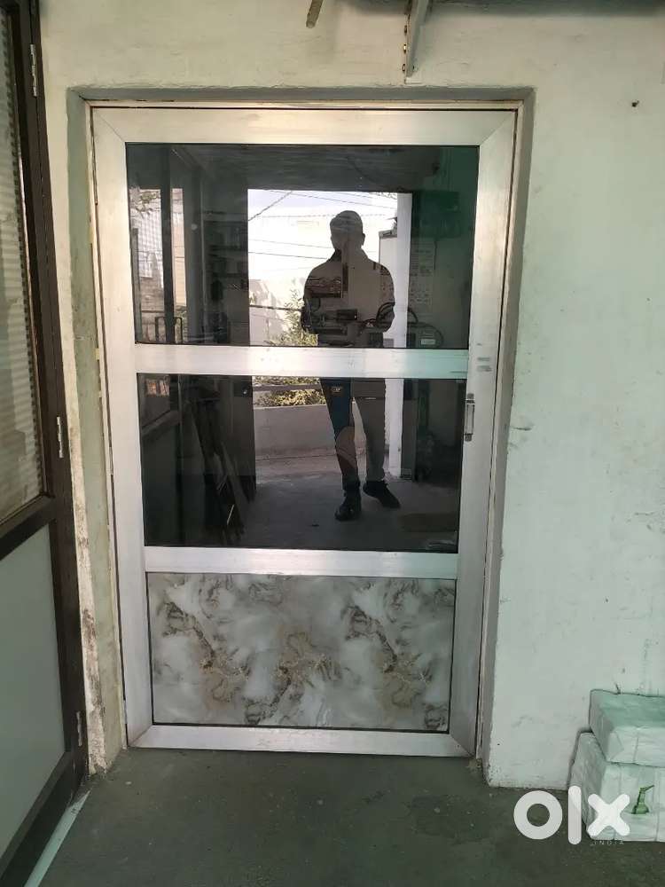 595 Sq. Ft. Commercial / office Space For Sell